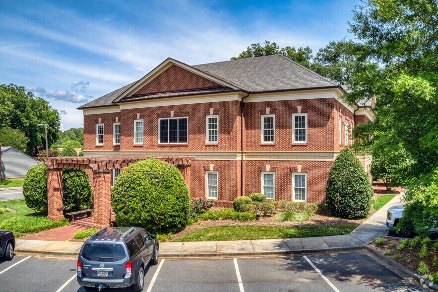More Photos Of 111 Clebourne St, Fort Mill Office For Lease