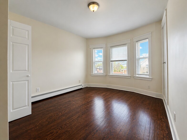 More Photos Of 40 Vine St, Bridgeport Multifamily For Sale