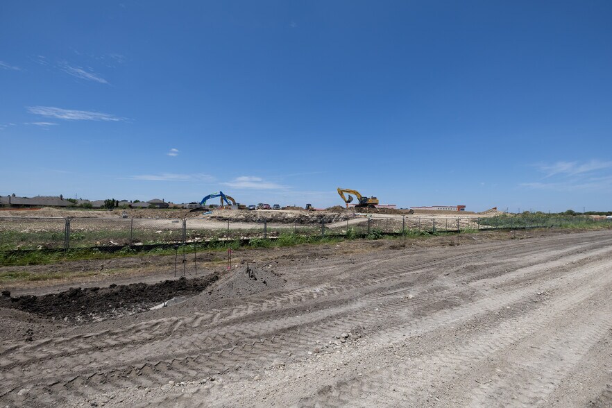 More Photos Of 6001 Old Decatur Rd, Fort Worth Distribution For Sale