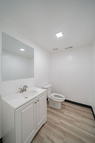 More Photos Of 27 NW Main St, Blackfoot Storefront Retail Office For Sale