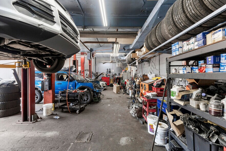 More Photos Of 10200 Whittier, Detroit Auto Repair For Lease