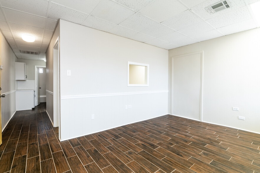 More Photos Of 2105 Justice St, Monroe Serviced Offices For Sale