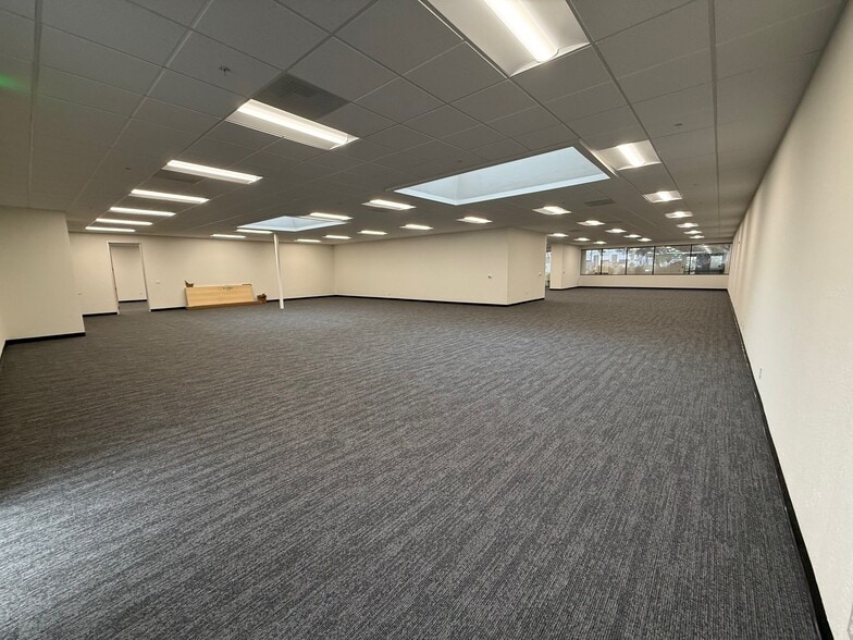 More Photos Of 425 Lakeside Dr, Sunnyvale Research And Development For Lease