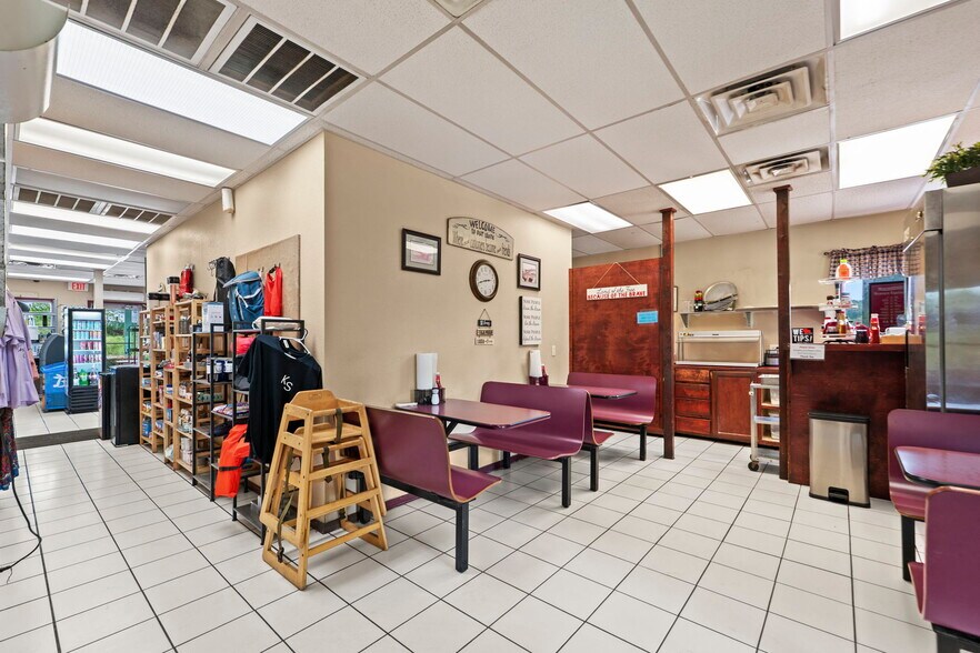 More Photos Of 5283 Arkansas 21, Huntsville General Retail For Sale