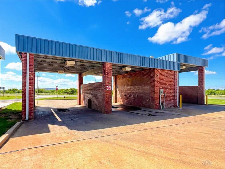 More Photos Of 509 1st St, Granite Carwash For Sale