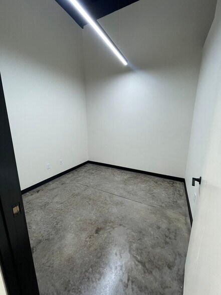 More Photos Of 4330 Van Giesen St, West Richland Storefront For Lease