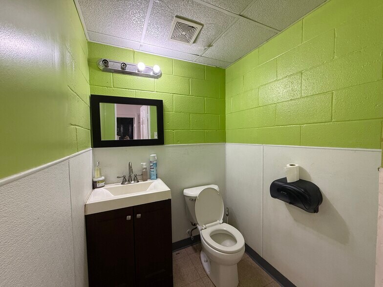 More Photos Of 11526 Bellaire Blvd, Houston Unknown For Lease