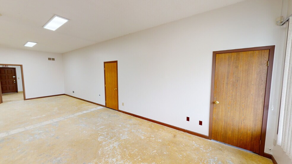 More Photos Of 7326-7338 Southern Blvd, Youngstown Unknown For Lease