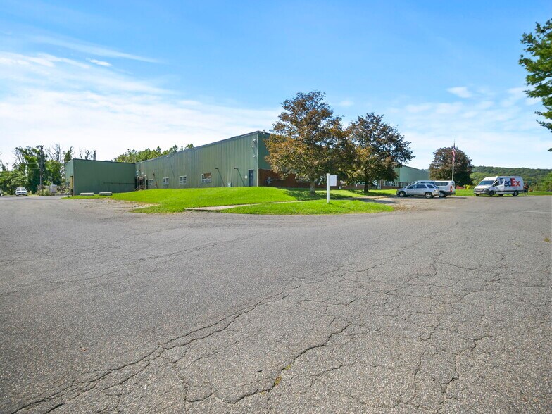 More Photos Of 1434-1440 County Rd, Wantage Warehouse For Sale