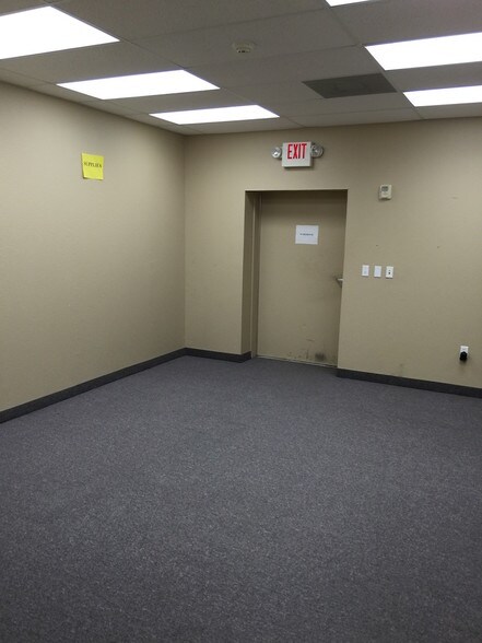 More Photos Of 42-46 N 11th St, Beaumont Freestanding For Lease