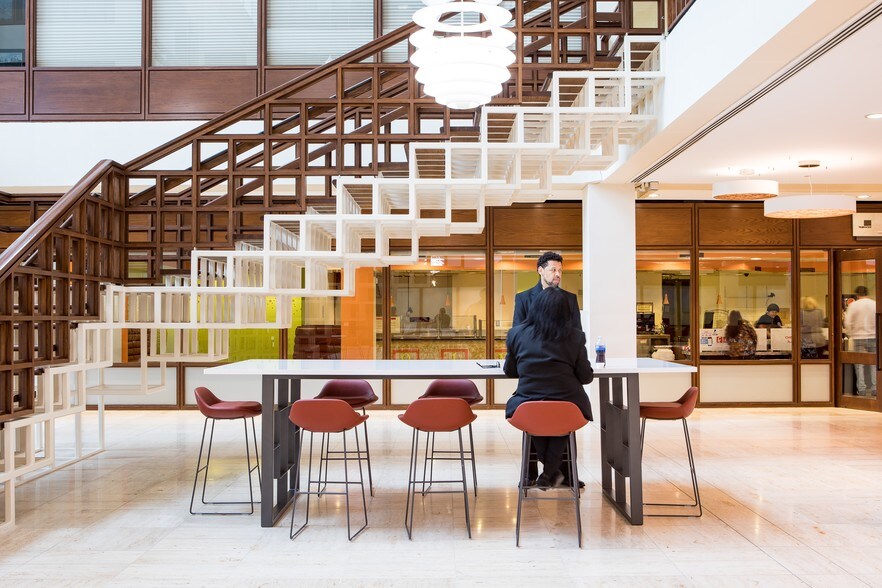 More Photos Of 400 Perimeter Center Ter, Atlanta Office For Lease