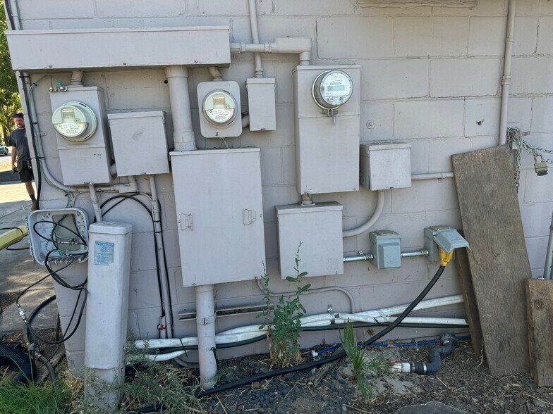 More Photos Of 2424 Park Ave, Chico Service For Sale