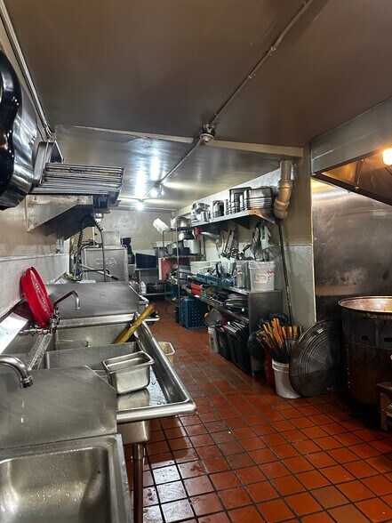 More Photos Of 332 14th St, Oakland Storefront For Sale