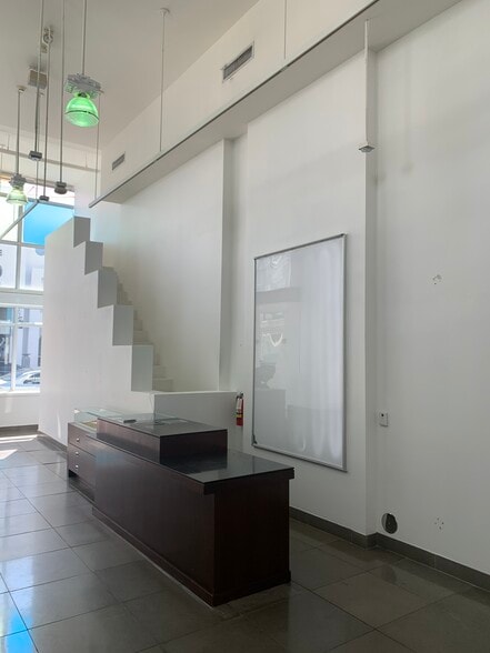 More Photos Of 227 8th St, Miami Beach General Retail For Lease