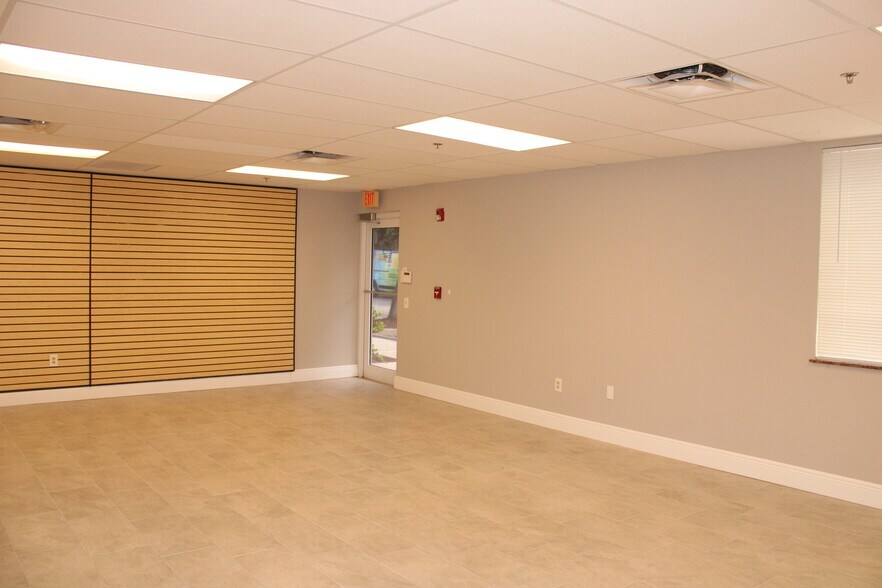 More Photos Of 12821 Commerce Lakes Dr, Fort Myers Industrial For Sale
