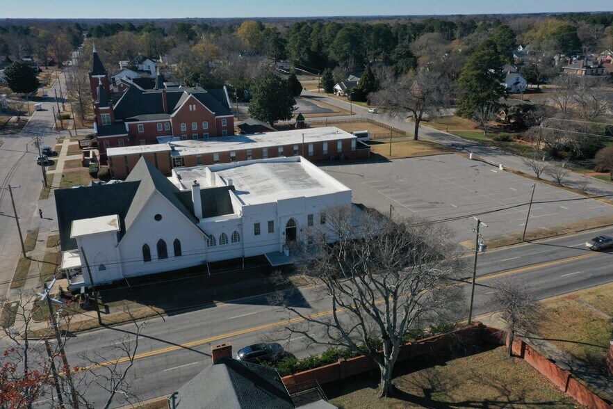 More Photos Of 401 W Cumberland St, Dunn Funeral Home For Sale