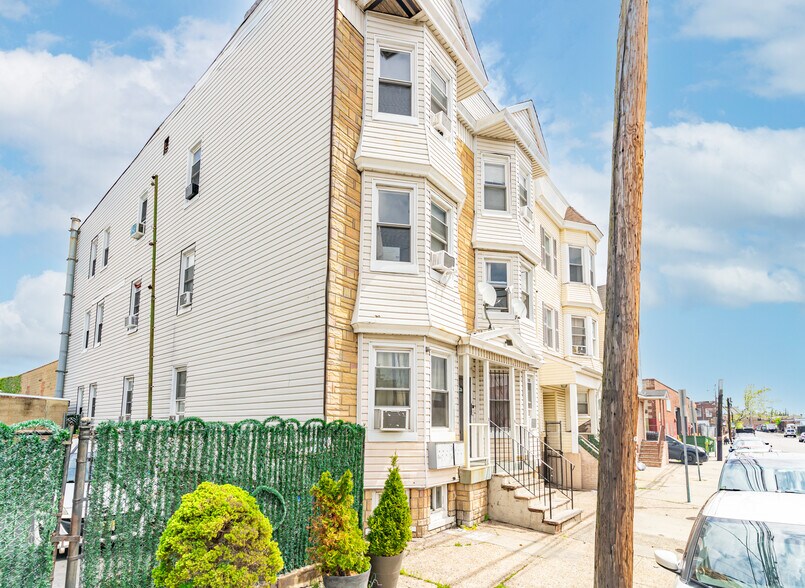 More Photos Of 237 Astor St, Newark Apartments For Sale