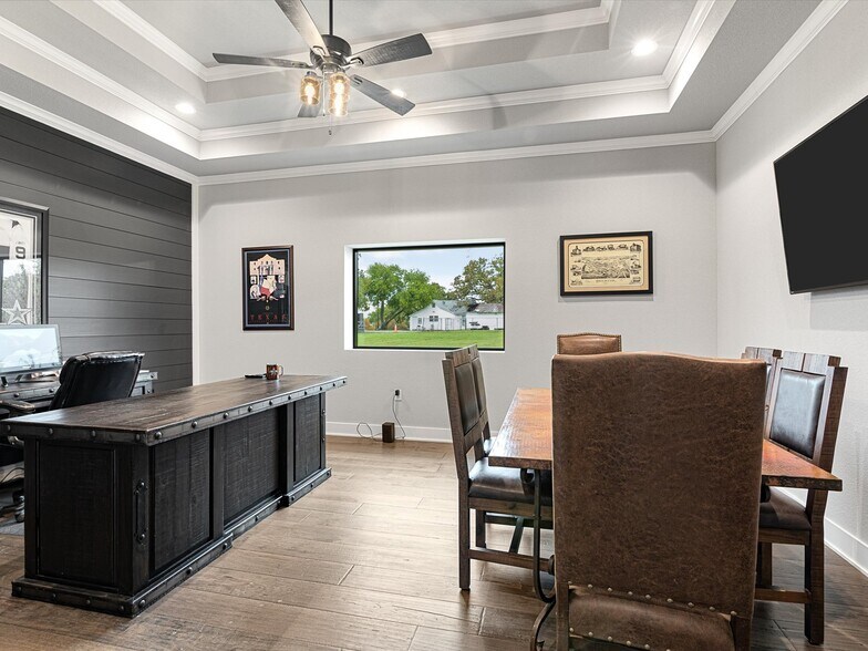 More Photos Of 200-225 West Side Dr, Decatur Light Distribution For Lease