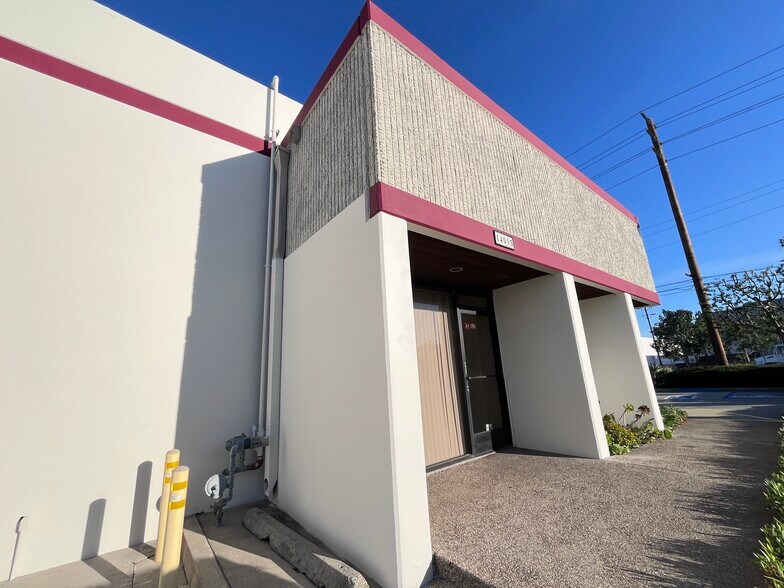 More Photos Of 14095 Laurelwood Pl, Chino Warehouse For Lease