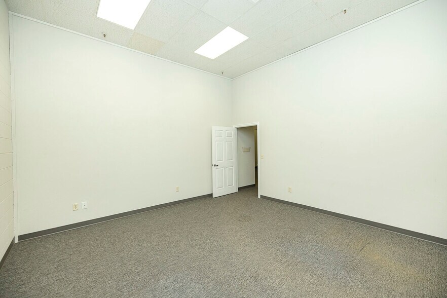 More Photos Of 226 E Ross St, Clearwater Freestanding For Sale