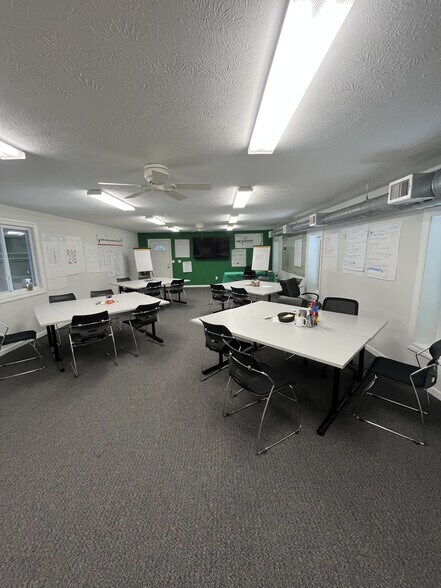 More Photos Of 17111 Munn Rd, Chagrin Falls Light Manufacturing For Sale