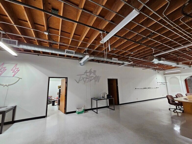 More Photos Of 123 E 35th St, Los Angeles Warehouse For Lease
