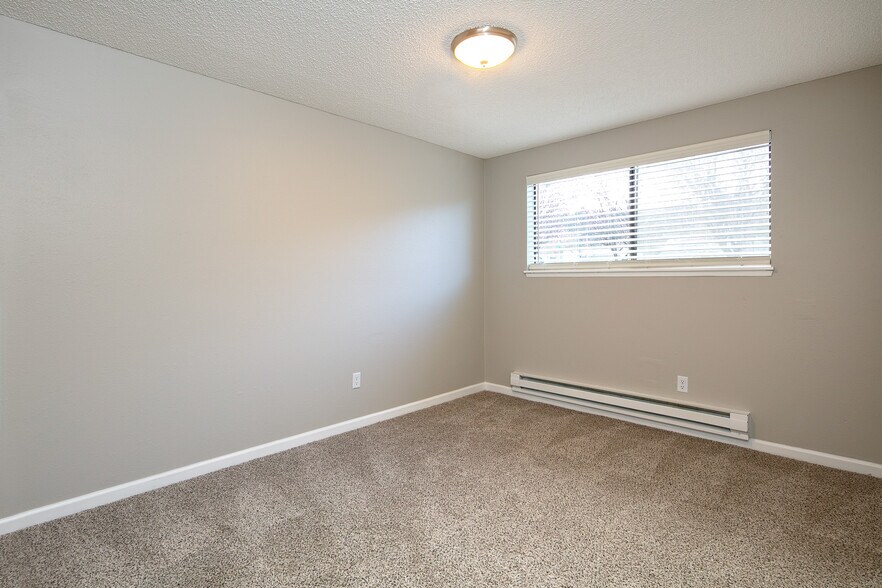 More Photos Of 921 12th Ave SE, Puyallup Apartments For Sale