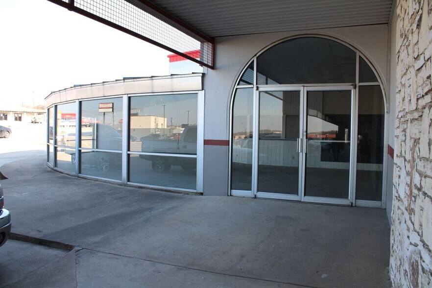 More Photos Of 11401 Naco Perrin Blvd, San Antonio Unknown For Lease