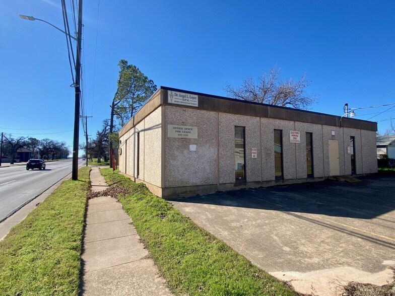 More Photos Of 910 W Northside Dr, Fort Worth Medical For Sale