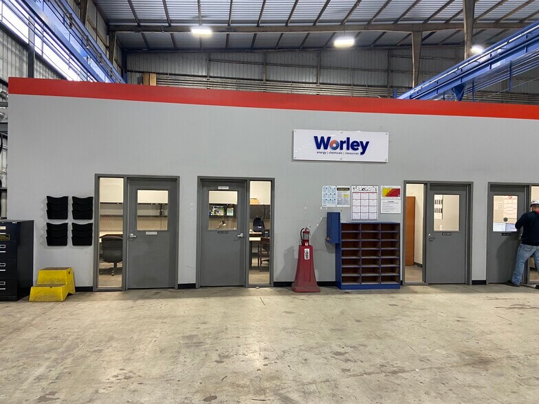 More Photos Of 10101 Bay Area Blvd, Pasadena Manufacturing For Lease