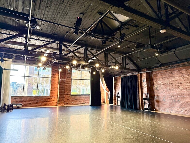 More Photos Of 1621 12th Ave, Seattle Storefront For Lease