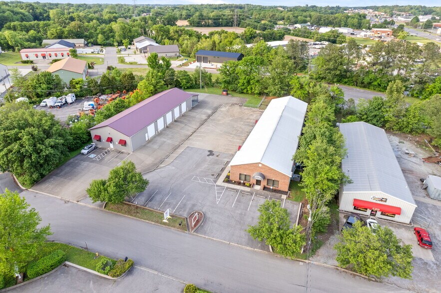 More Photos Of 131 Corporate Dr, Clarksville Flex For Lease