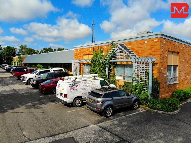 More Photos Of 95 Hoffman Ln, Islandia Warehouse For Lease