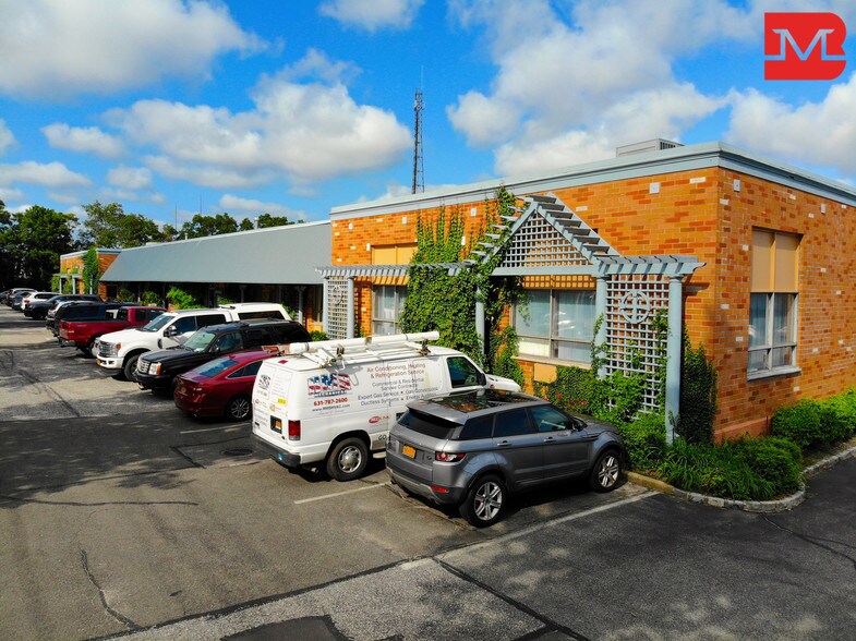 More Photos Of 95 Hoffman Ln, Islandia Warehouse For Lease