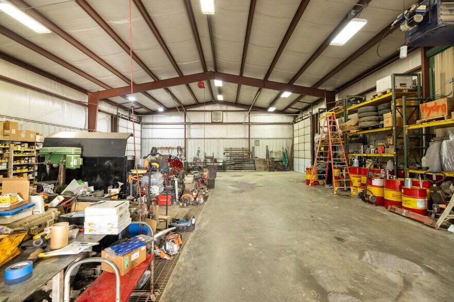 More Photos Of 1621 Se Summit St, Lee's Summit Light Distribution For Sale