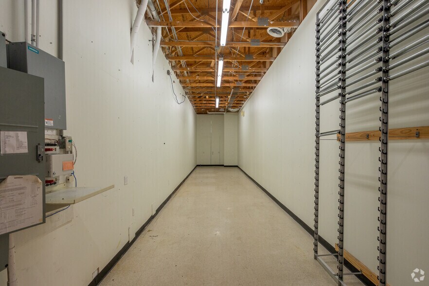 More Photos Of 1971 Dr. M.L.K. Jr Expy, Andalusia Storefront For Lease