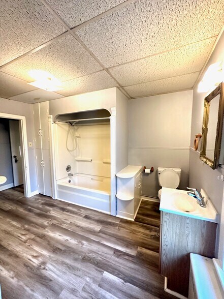 More Photos Of 862 Iron Ridge Rd, Spring Grove Apartments For Sale