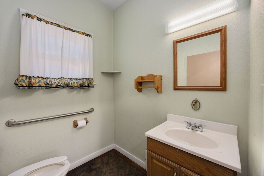 More Photos Of 1021 N Lincoln Ave, Loveland Freestanding For Sale