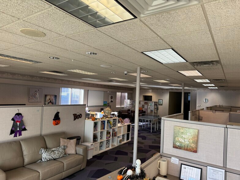 More Photos Of 7100 W Center St, Milwaukee Office For Sale