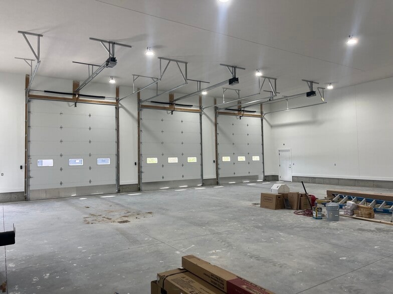 More Photos Of 3528 14th Ave, Council Bluffs Flex For Lease