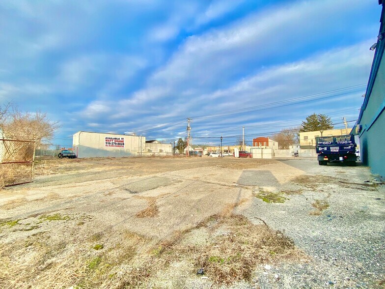 More Photos Of 1822-1836 Deer Park Ave, Deer Park Auto Repair For Sale