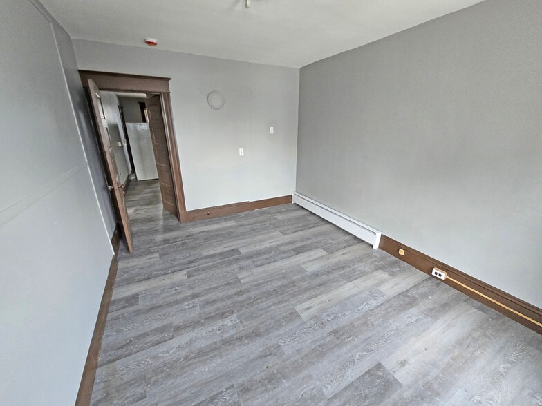 More Photos Of 37 Clinton Ave, Holyoke Apartments For Sale