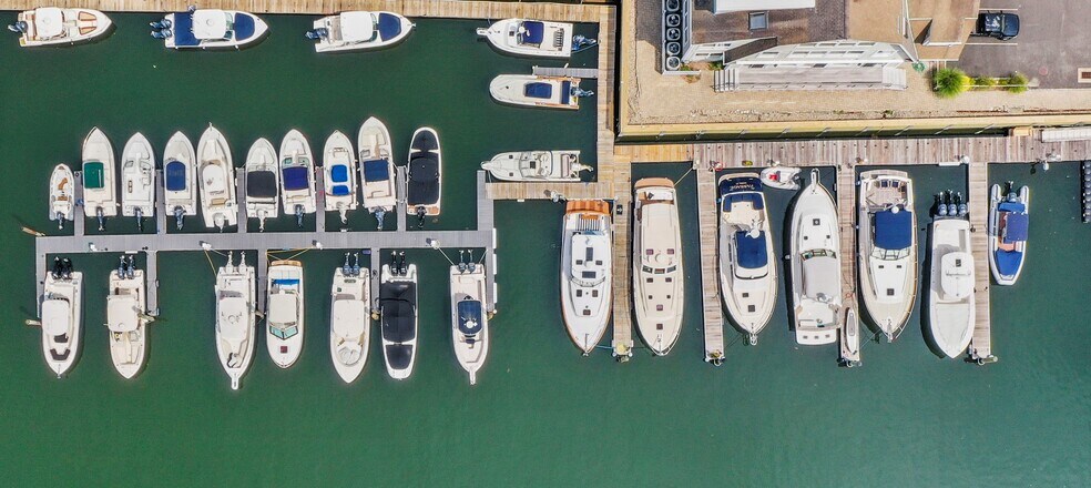 More Photos Of 105 Rowayton Ave, Norwalk Office For Lease