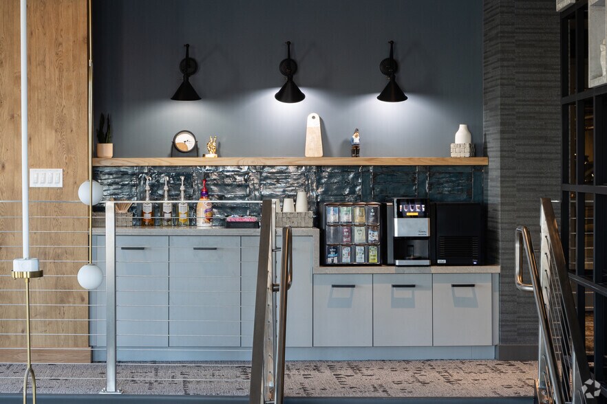 More Photos Of 52 Hanover St, Portland Apartments For Lease