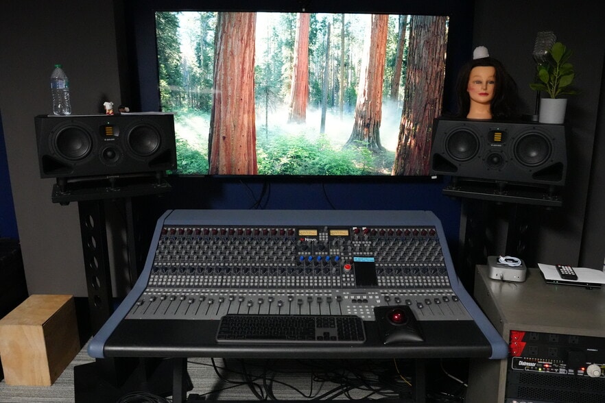 More Photos Of 4112 S Main St, Los Angeles Office For Sale