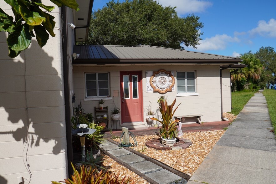 More Photos Of 601 Avenue B NW, Winter Haven Office Residential For Sale