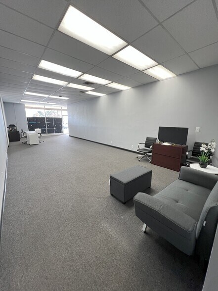 More Photos Of 10317-10407 Lakewood Blvd, Downey Storefront For Lease