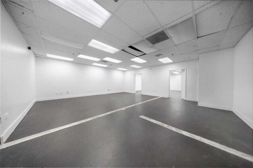 More Photos Of 2601 NW 105th Ave, Miami Warehouse For Sale