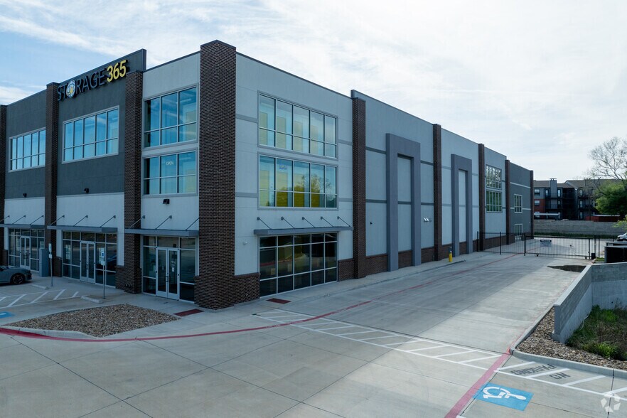 More Photos Of 4925 Denton Hwy, Haltom City Self Storage For Lease