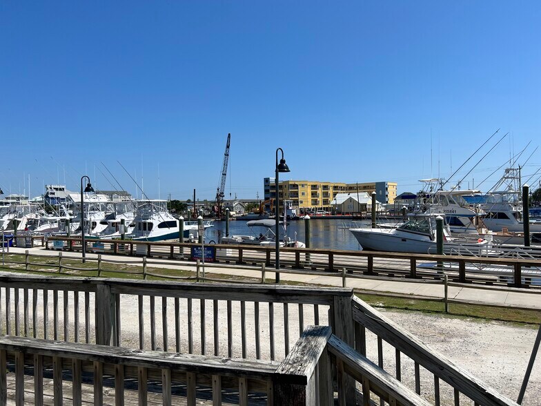 More Photos Of 300 N Lake Park Blvd, Carolina Beach Restaurant For Lease